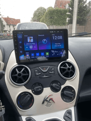 Ford Ka 08-12 – 9 tommer Radio m. Apple CarPlay og Android Auto installeret i bilens instrumentbræt.